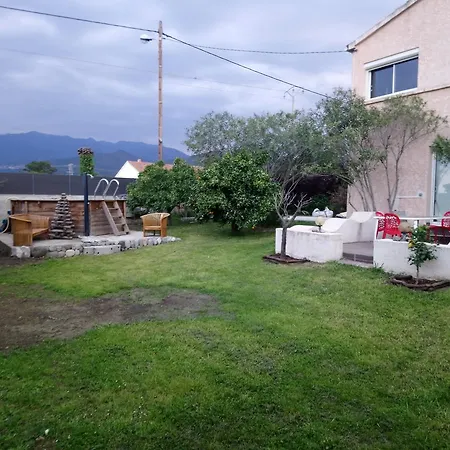 De Charme Avec Piscine 기소나키아