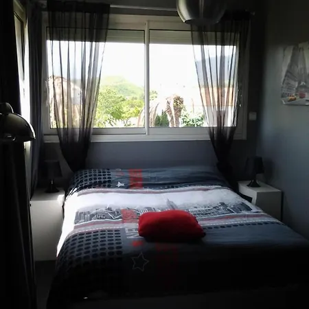 De Charme Avec Piscine 기소나키아