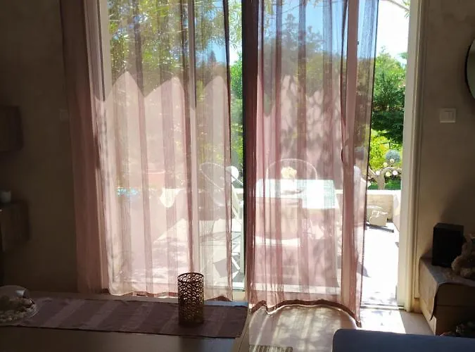 De Charme Avec Piscine Дом отдыха *
